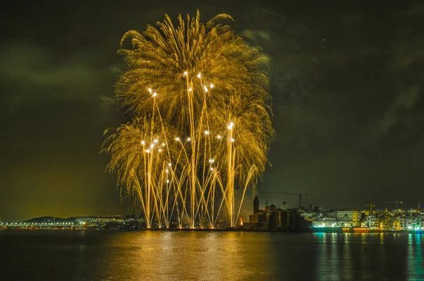 Castell de ОВК феєрверк відображення в межах Festa майора celebrati — стокове фото