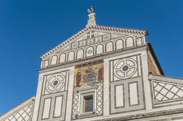 Базилика Сан-Миниато-аль-Монте во Флоренции, Италия . — стоковое фото