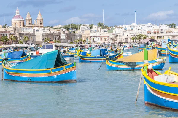 Porcie marsaxlokk, wioska rybacka na Malcie. — Zdjęcie stockowe