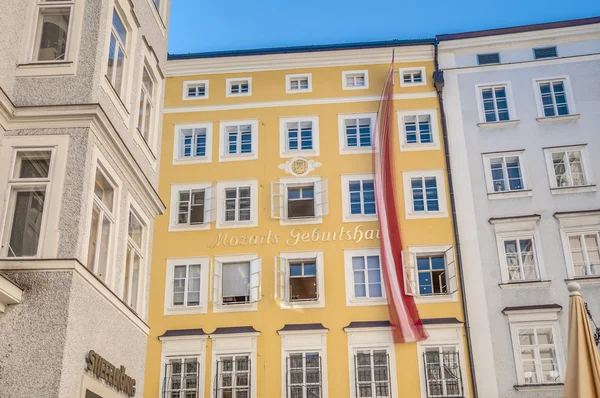 Lugar de nacimiento de Mozart (Mozarts Geburtshaus) en Salzburgo, Austria —  Fotos de Stock