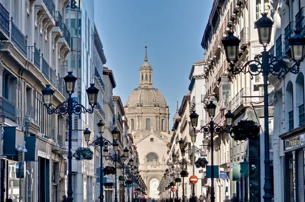 Alfonso ik straat in zaragoza, Spanje — Stockfoto