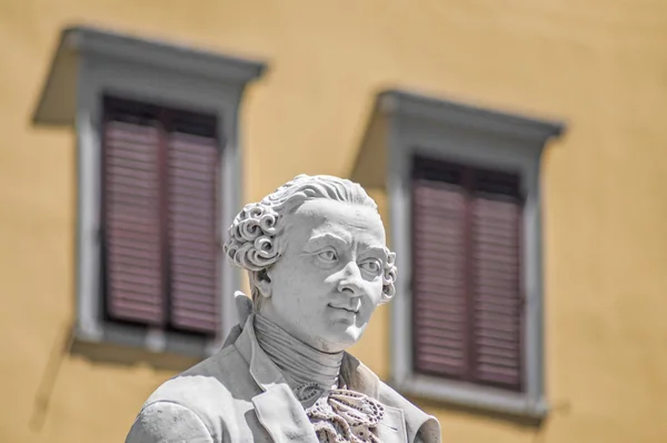 Carlo osvaldo goldoni statue befindet sich in florenz, italien — Stockfoto