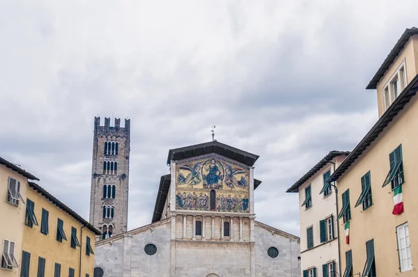 Basiliek van san frediano in lucca, Italië. — Stockfoto
