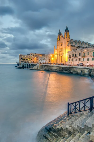 Nuestra Señora del Monte Carmelo en la bahía de Balluta, Malta — Foto de Stock