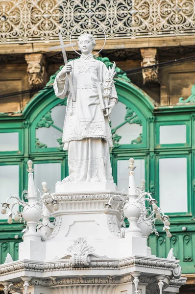 Saint lawrence in vittoriosa square in birgu, malta — Stockfoto