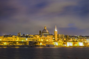 Valletta sahilinde skyline görünümü, malta