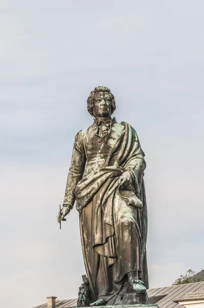 Μότσαρτ άγαλμα στην πλατεία του Μότσαρτ (mozartplatz) στο Σάλτσμπουργκ, Αυστρία — Φωτογραφία Αρχείου