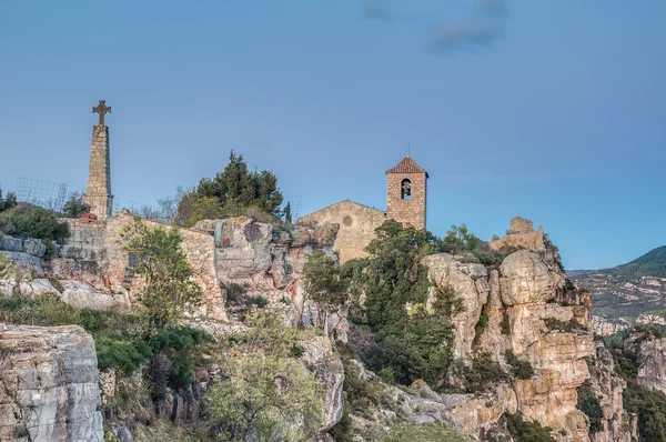 Siurana kostel v tarragona, Španělsko — Stock fotografie