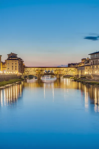 Ponte Vecchio (alte Brücke) in Florenz, Italien. — Stockfoto