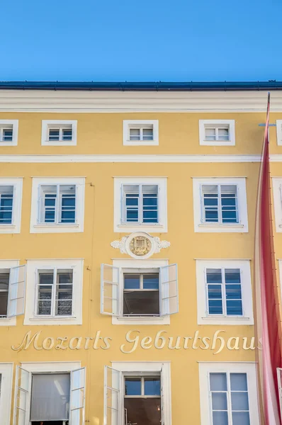 Local de nascimento de Mozart (Mozarts Geburtshaus) em Salzburgo, Áustria — Fotografia de Stock