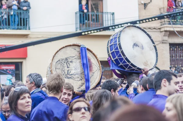 Tamborrada trommel verzamelen op calanda, Spanje — Stockfoto
