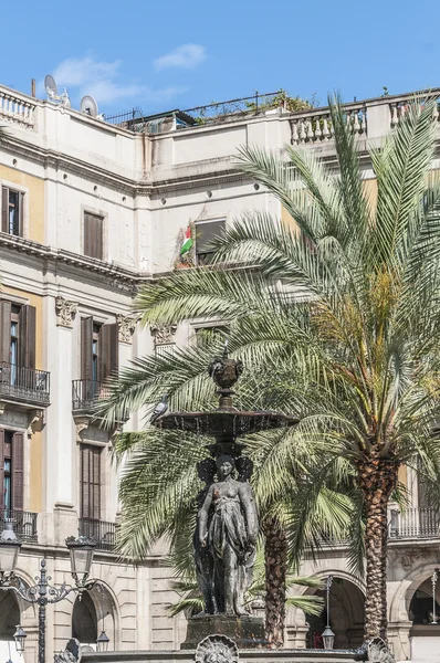 Praça Real (Placa Reial) em Barcelona, Espanha — Fotografia de Stock