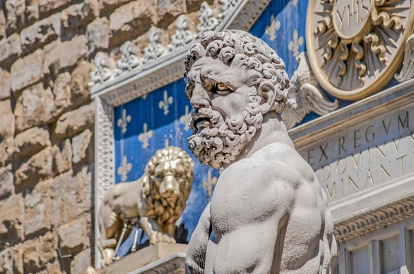 Памятник Геркулесу на площади Синьории во Флоренции, Италия — стоковое фото