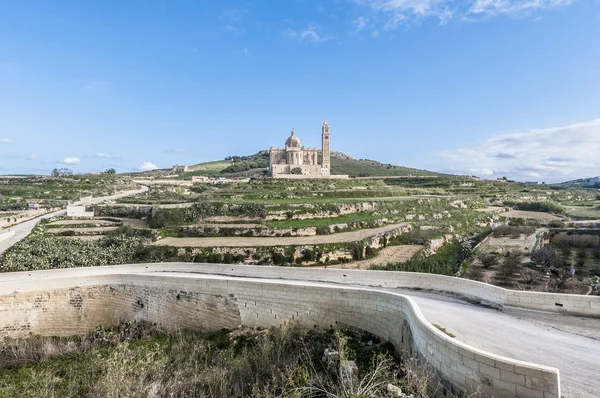 Ta' アーブ ゴゾ島、マルタで近くにどちらの教会 — ストック写真