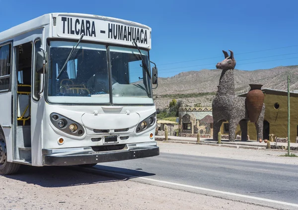 Bus on Quebrada de Humahuaca in Jujuy, Argentina. — Stock Photo, Image