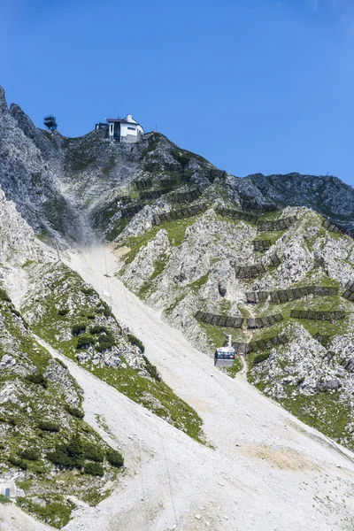 Innsbrucker Nordkette cable car in Austria. — Stock Photo, Image