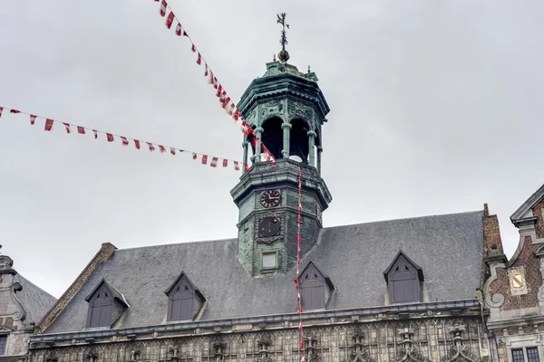 Stadshuset på torget i mons, Belgien. — Stockfoto