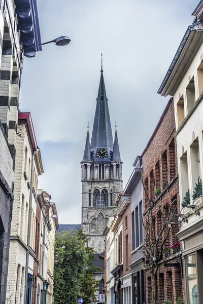 Igreja de Saint-Jacques em Tournai, Bélgica . — Fotografia de Stock
