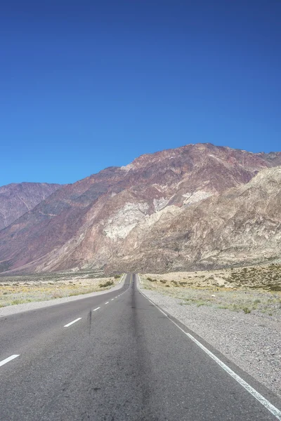 Ruta Nacional 7 pasando por el Departamento de Las Heras en Mendoz —  Fotos de Stock