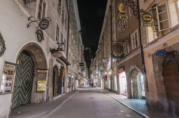 Getreidegasse calle comercial en el casco antiguo de Salzburgo, Austr —  Fotos de Stock