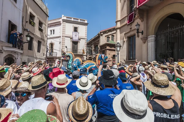 DRAC fantastyczne rysunek na festa major w sitges, Hiszpania — Zdjęcie stockowe