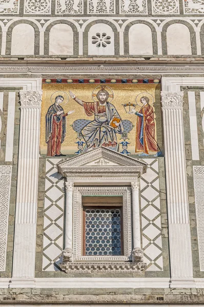 San miniato al monte basilikan i Florens, Italien. — Stockfoto