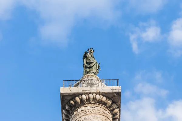 Staty av Sankt paul på piazza colonna i Rom, Italien. — Stockfoto