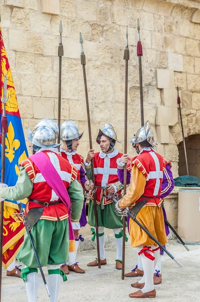 瓜尔迪亚游行在 birgu，马耳他的圣约翰骑士. — 图库照片