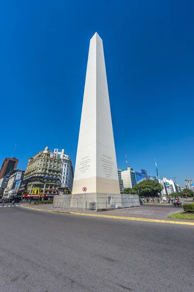 Obelisk (el obelisco) v buenos aires. — Stock fotografie