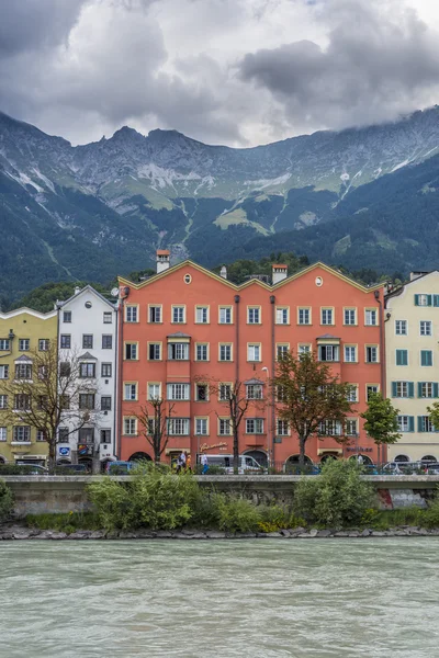 Mariahilf Street i Innsbruck, Österrike. — Stockfoto