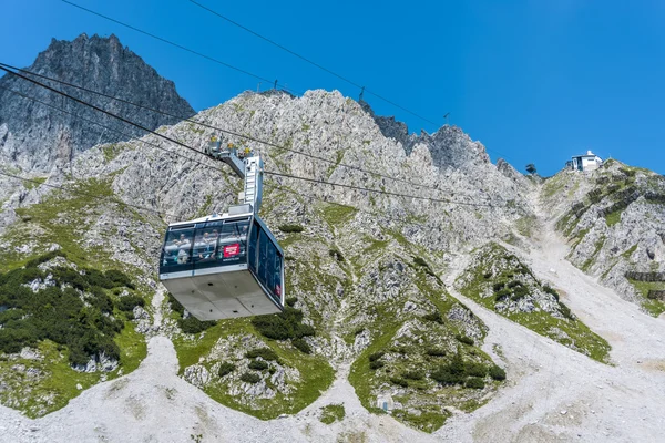 Innsbrucker Nordkette teleférico na Áustria . — Fotografia de Stock