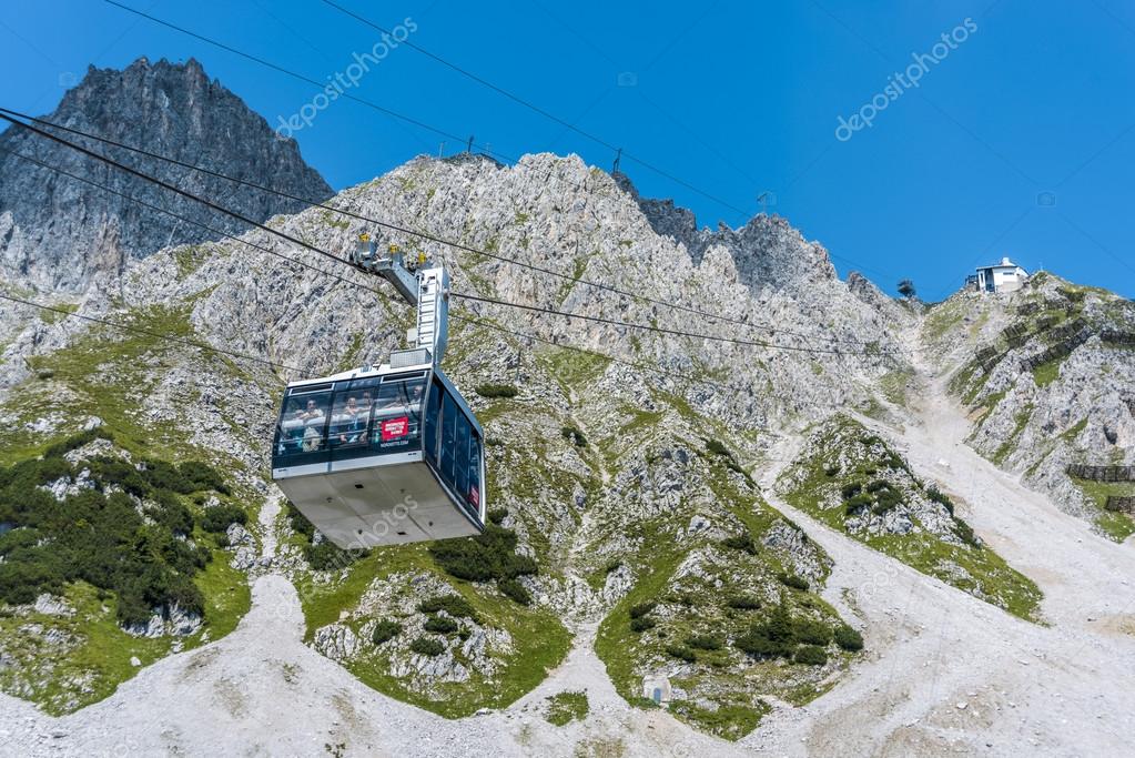 Innsbrucker nordkette kabelbaan in Oostenrijk —