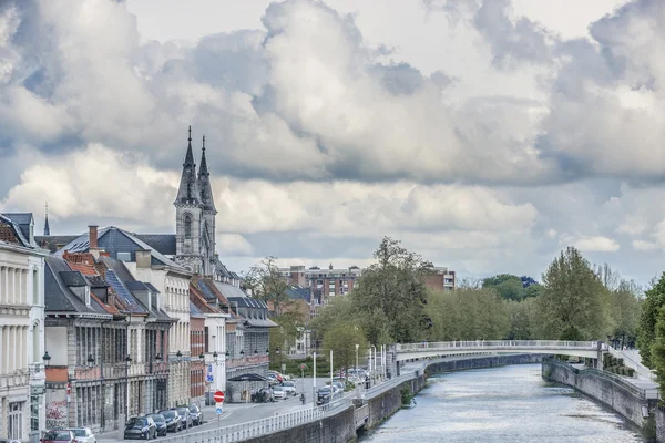 Rio Escaut passando por Tournai na Bélgica . — Fotografia de Stock