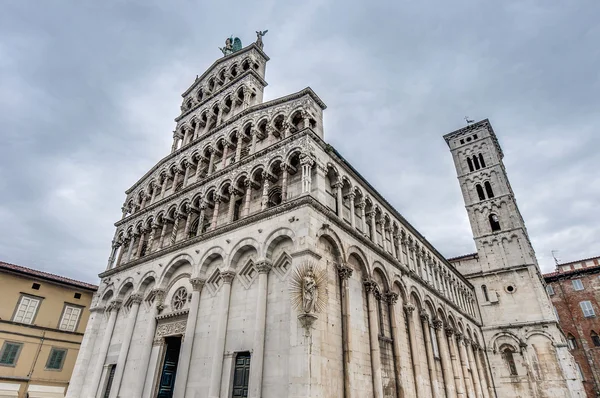 San michele v foro, kostel v lucca, Itálie. — Stock fotografie