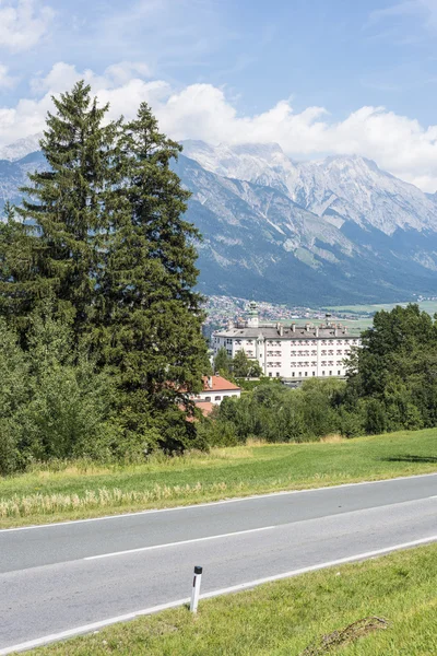 ปราสาท Ambras ใกล้ Innsbruck, ออสเตรีย . — ภาพถ่ายสต็อก