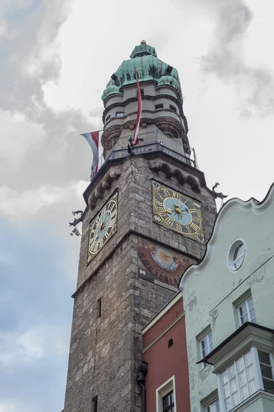 Stadstornet i innsbruck, Österrike. — Stockfoto