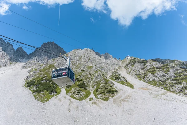 Innsbrucker Nordkette cable car in Austria. — Stock Photo, Image