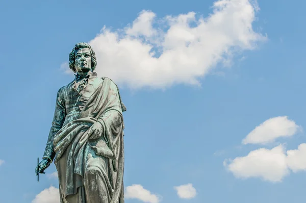 Μότσαρτ άγαλμα στην πλατεία του Μότσαρτ (mozartplatz) στο Σάλτσμπουργκ, Αυστρία — Φωτογραφία Αρχείου