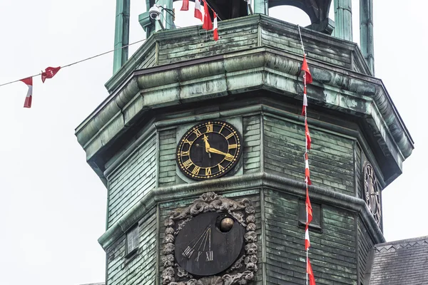 Câmara Municipal na praça central de Mons, Bélgica . — Fotografia de Stock