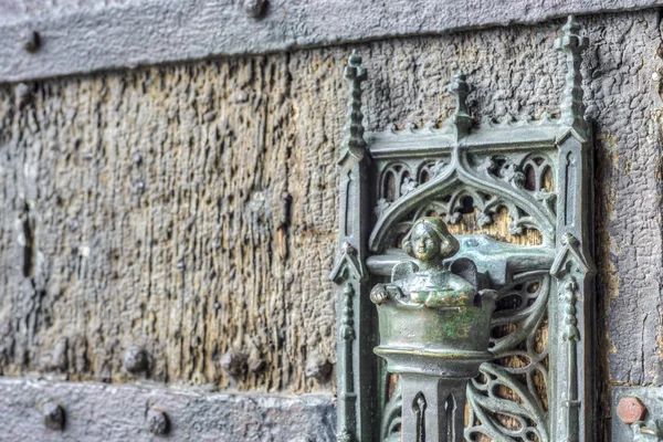 Ayuntamiento cerradura y tirón de la puerta en Mons, Bélgica . — Foto de Stock