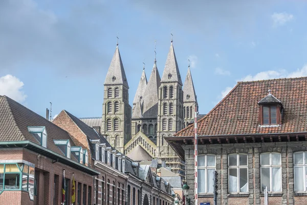 Domkyrkan av vår lady av tournai i Belgien — Stockfoto