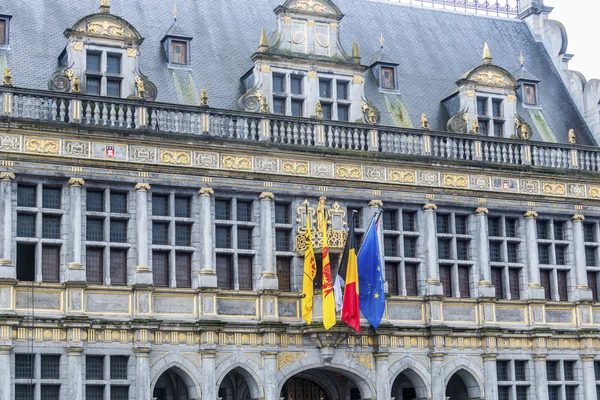 Doornik stadhuis in België. — Stockfoto