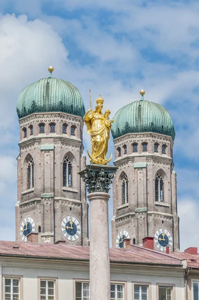La columna de Mariensaule en Munich, Alemania . — Foto de Stock