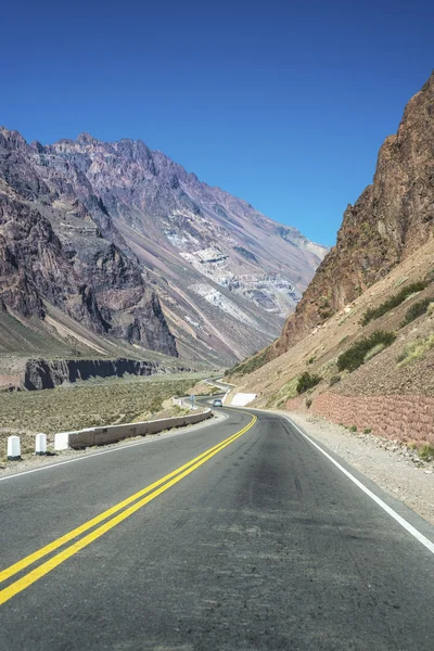 Nationalstraße 7 am Departement las heras in Mendoz vorbei — Stockfoto