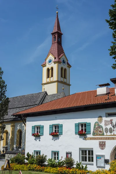 Sint agidius in igls, in de omgeving van innsbruck, Oostenrijk. — Stockfoto
