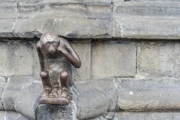 Estátua de macaco em Mons, Bélgica . — Fotografia de Stock