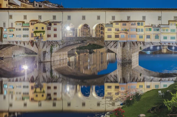 Ponte Vecchio (Ponte Velha) em Florença, Itália . — Fotografia de Stock