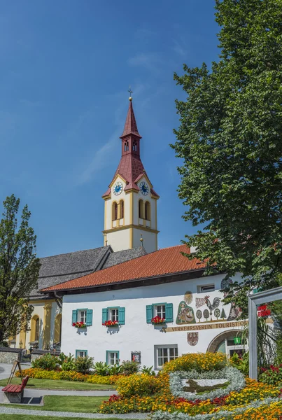 Sint agidius in igls, in de omgeving van innsbruck, Oostenrijk. — Stockfoto