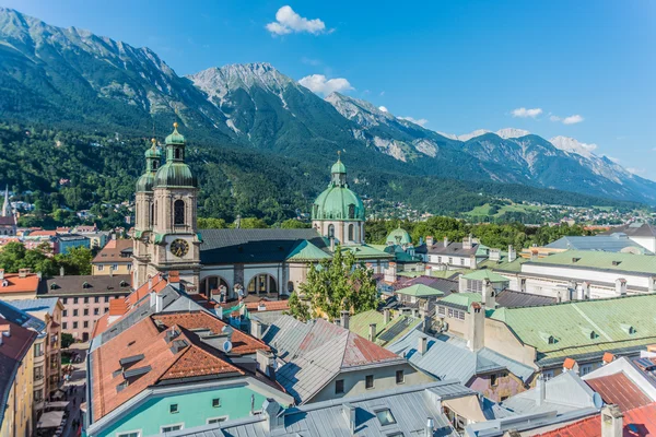 Celkový pohled na innsbruck v západním Rakousku. — Stock fotografie