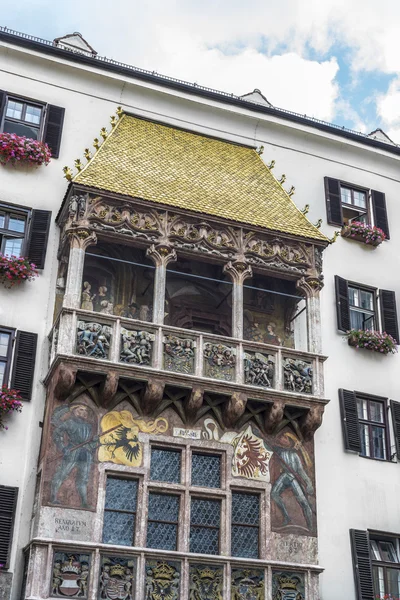 Zlatá střecha v Innsbrucku, Rakousko. — Stockfoto